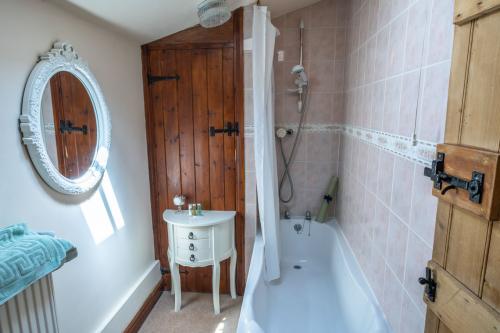 bridgecottage-bathroom